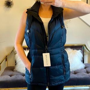 New With Tags Womens Athleta Banner Peak Vest in Navy Size Large